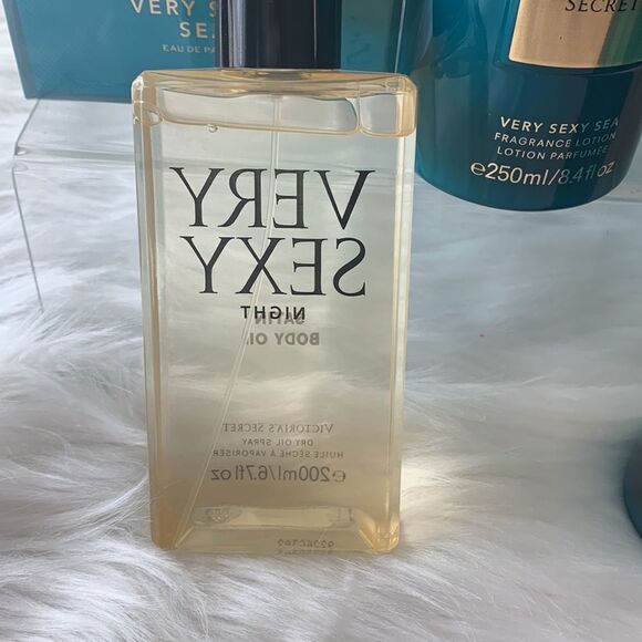 Victoria Secret Very Sexy Body Care Bundle & Beauty Bag - Picture 7 of 13